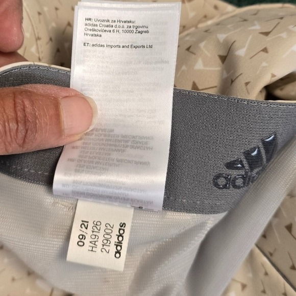 Adidas Shorts Mens 36 Ultimate Chino Golf Brown 8.5" Inseam Flags Print Golfer - Picture 3 of 7